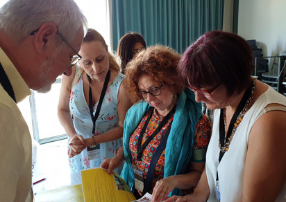 Dr. Isabel Giralt, Vice President of the Spanish Society for Health and Integrative Medicine (in the middle)