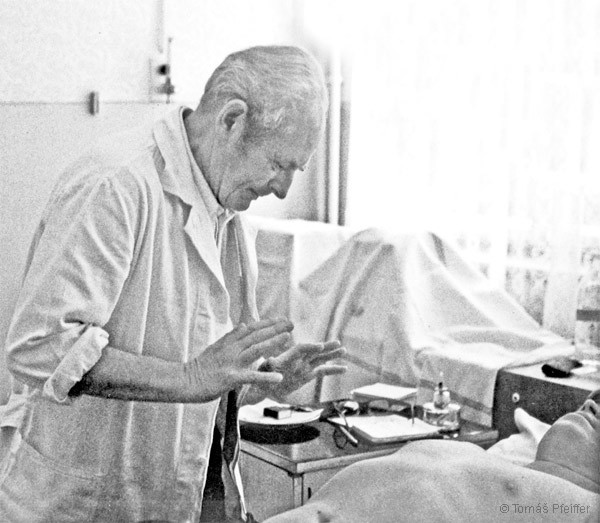 Josef Zezulka during his work – biotronic spiritual healing